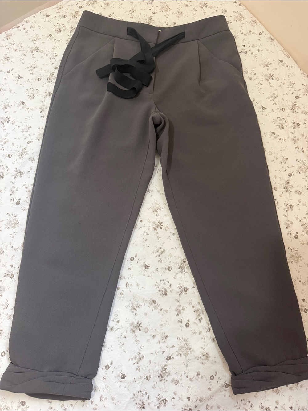 Wilfred Charcoal Gray Cropped Jogger Pants with Black Drawstring